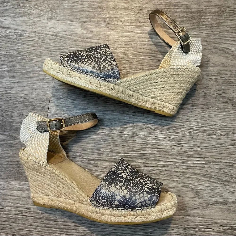 VIDORETTA Gray Silver Metallic Floral Espadrille Wedge Sandals